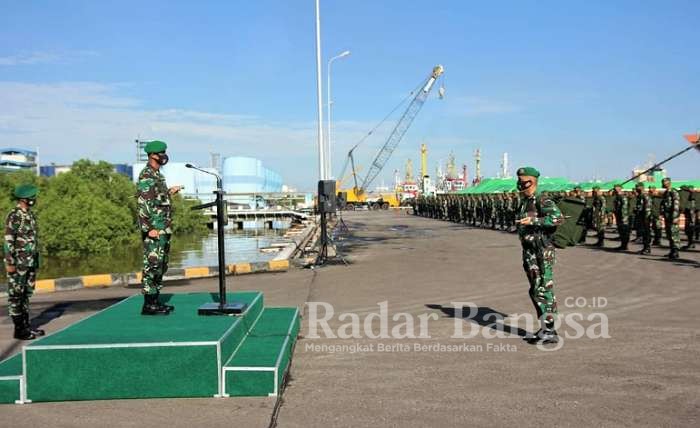 upacara penyambutan kedatangan Prajurit TNI 132/Bima Sakti diadakan pada pukul 08.30 WIB