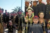 Kenakan Pakaian Adat Peserta Kirab dan Karnaval