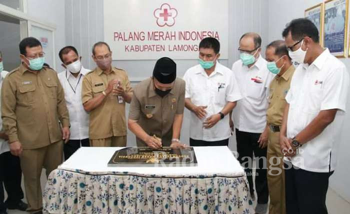 Bupati Lamongan Fadeli, meresmikan Gedung PMI Kabupaten Lamongan