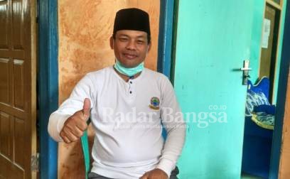  Kepala desa Panyindangan Kecamatan Cibinong Kabupaten Cianjur Provinsi Jawa Barat, DEDEN SELAMAT saat menjelaskan tentang penanganan Covid-19 tahun 2020 di desa Panyindangan [NST}