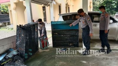 Petugas Kepolisan saat melakukan olah TKP.(IST)