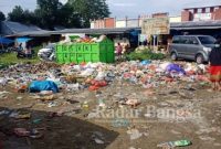 Tumpukan sampah di Pasar Samaenre[IST]