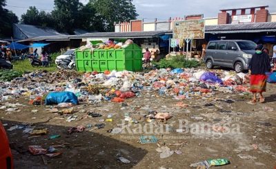 Tumpukan sampah di Pasar Samaenre[IST]