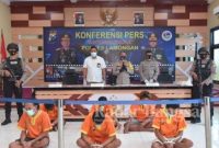 Kapolres Lamongan AKBP Miko Indrayana, S.I.K.,  saat perslease [IST]