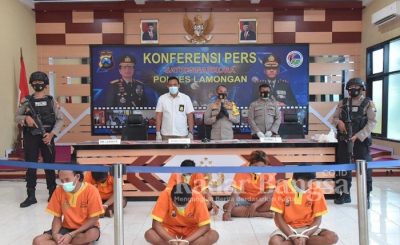 Kapolres Lamongan AKBP Miko Indrayana, S.I.K.,  saat perslease [IST]