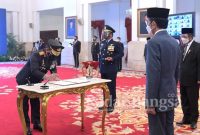  Jenderal Listyo Sigit Prabowo saat dilantik Persiden Joko Widodo [HMS]