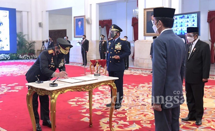  Jenderal Listyo Sigit Prabowo saat dilantik Persiden Joko Widodo [HMS]