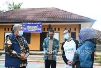 Pj. Sekda Kabupaten Cianjur, Provinsi Jawa Barat, Dodit Ardian Pancapana, tinjau ruang isolasi mandiri Ramasari dan puskesmes Haurwangi didampingi Camat dan unsur forkompimcam [HMS]