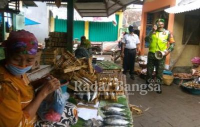 Koramil 08/Rejoso Bersama Forkopimcam Lain Sosialisasi ke Pasar Tradisional Ngopak [IST]