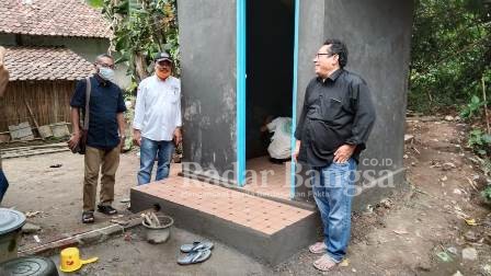 (Baju hitam) Ketua Umum SMSI Pusat Firdaus