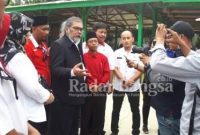 Arist Merdeka Sitait Kegua Umum Komnas Perlindungan Anak memberikan keterangan pers di Langkat [IST]