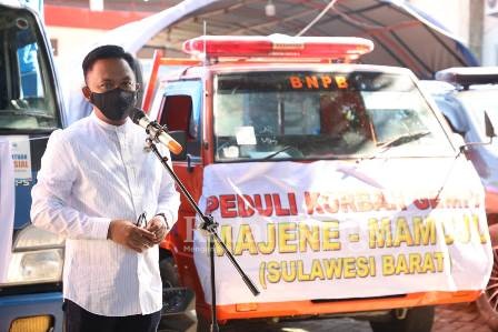  Bupati Bantaeng, Ilham Syah Azikin melepas secara resmi enam truck pengangkut bantuan gempa Sulbar [IST]