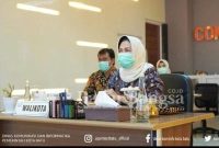 Persiapan Pramunas Komwil IV Walikota Dewanti Rumpoko melakukan susunan laporan didampingi Sekda Kota Batu Zadiem Efisiensi [KMF]