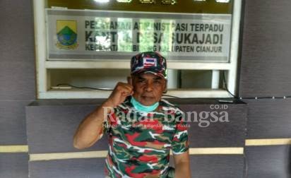 Kepala desa Sukajadi Kecamatan Cibinong Kabupaten Cianjur Provinsi Jawa Barat Ace Mustari sedang menyampaikan kondisi desa Sukajadi [NST]