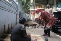 Mensos Risma mengajak tiga orang untuk dibina di Balai Rehabilitasi Sosial Eks Gelandangan dan Pengemis (BRSEGP) Pangudi Luhur Bekasi. (Foto dok. Kemensos)