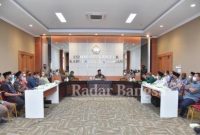 Pemkab) Lamongan menggelar rapat bertempat di Ruang Command Center Lantai 3 Gedung Gajah Mada Pemerintah Kabupaten Lamongan Jawa Timur,  terkait implementasi instruksi Mendagri nomer 1 tahun 2021.Minggu, (10/01/2021) [IST]