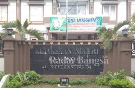 Tanpak depan Kantor Kejari Lamongan {IST]