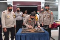 Kapolres Lamongan, AKBP. Harun, S.I.K.,S.H. saat meresmikan Gedung Subbag Humas Bagops  [IST]