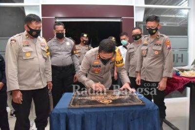 Kapolres Lamongan, AKBP. Harun, S.I.K.,S.H. saat meresmikan Gedung Subbag Humas Bagops  [IST]