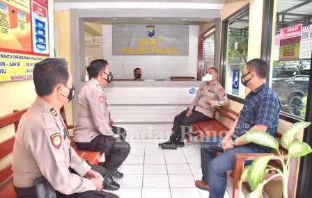 Kapolres Lamongan AKBP Miko Indrayana, S.I.K., yang didampingi Iptu Bambang B. Kapolsek Tikung lakukan pengecekan Polsek Tikung Lamongan [IST]