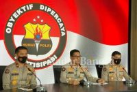 (Tengah) Kepala Divisi Humas Polri Irjen Argo Yuwono