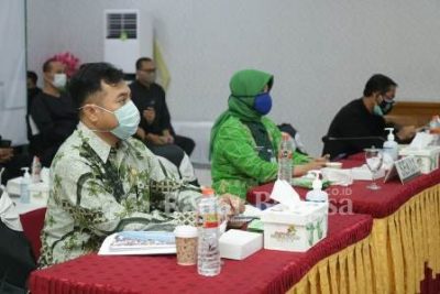 Kepala Badan Pusat Statistik  dan camat di lingkungan Pemerintah Kota Probolinggo serta Kepala Badan Pusat Statistik (BPS) setempat Heri Sulistio mengikuti agenda Rilis Bersama Data Sensus Penduduk 2020 dan Data Administrasi Kependudukan 2020 Menuju Satu Data Kependudukan Indonesia secara virtual di Command Center Kantor Wali Kota, Kamis (21/01/2021) [IST]