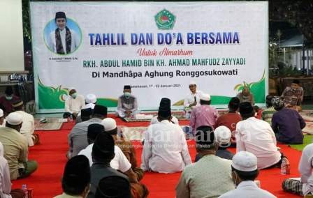 H. Badrut Tamam, S.Psi., Bupati Pamekasan Memimpin Acara Tahlil dan Do'a Bersama di Mandhapa Ronggosokowati Pamekasan Madura Jawa Timur. (Ong/Hms)