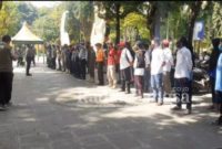 Apel Ops Yustisi Disiplin Protokol Kesehatan di Area Sekitar Taman Adipura Kota Sumenep, Madura Jawa Timur. (Ong)