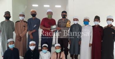 Bhabinkamtibmas Polres Bantaeng Sambangi Santri Pesantren [ist]