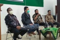 (Kanan dua) Kepala desa Sidomulyo Suharto.SH, nenyambut kehadiran Diskoperindag Batu, Manajemen De Dua, Manajer Jatim Park Group. Untuk Melaksanakan sosialisasi Pembentukan Manajemen Rest Area Desa Sidonulyo yang akuntabel berjenjang.[ist]