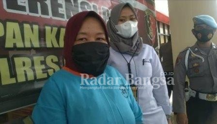 Konferensi pers atas penangkapan (DPO) RM Mantan Kades Bunisari, Kecamatan Warungkondang, Kabupaten Cianjur, Provinsi Jawa Barat, atas perbuatan korupsi Dana Desa (DD) Bunisari tahun 2019. (Photo Humas Polres Cianjur)