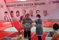 (kiri) Menteri Sosial RI Tri Rismaharini  (kanan) Ketua Umum SMSI Firdaus dalam sambutan rangkaian acara menyambut Hari Pers Nasional (HPN) [smsi grup]