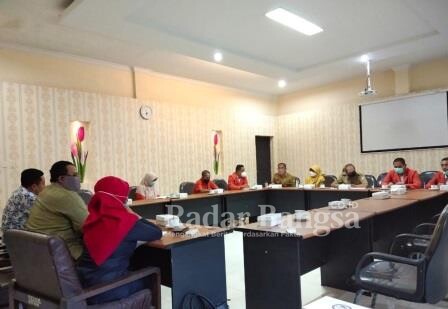 Komisi D DPRD Lamongan saat hearing dengan Puskesmas Kalitengah dan Dinkes Lamongan, Selasa (23/03) [ist]