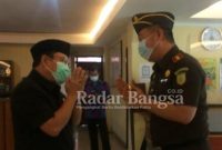 (kiri) Kepala kejaksaan Negeri Sidoarjo Arief Zahrulyani [IST]