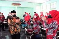 Plt. Bupati Cianjur H. Herman Suherman sedang bertemu dengan sejumlah pahlawan tanpa tanda jasa yang berjuang selama pandemi covid-19 [Hms]