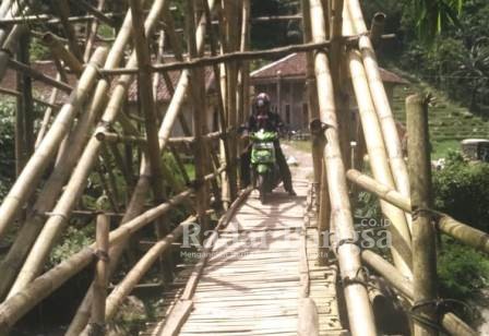 Kondisi terkini jembatan penghubung desa Gelarpawitan, Kecamatan Cidaun, Kabupaten Cianjur, Provinsi Jawa Barat (Nst)