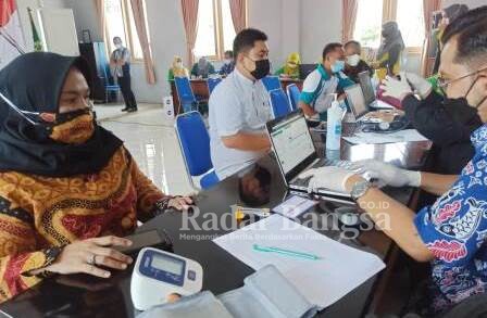 Jajaran Kejaksaan Negeri  Lamongan saat menjlani Vaksinasi Nasional  [IST]