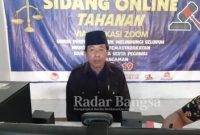 Mantan Kades Lamongan saat ikuti sidang via online [IST]