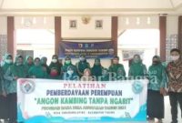 Para peserta pelatihan Ibu-ibu PKK Desa Takeranklating, saat kegiatan di Balai Desa Jum'at (27/03/2021) [Foto Istimewah/Pemdes]
