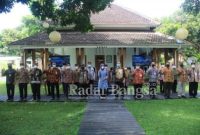 Pemkab Banyuwangi mengukuhkan tim Percepatan dan Perluasan Digitalisasi Daerah (TP2DD), di Pendopo Sabha Swagata Blambangan, Jumat (9/4/2021) [IST]