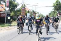 Gubernur Jawa Timur Khofifah Indar Parawansa, melakukan gowes di Lamongan [IST]