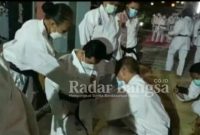 Wakil Bupati Mojokerto H.Muhammad Albarr ( Gus Barra ) saat Dinobatkan Sebagai Dewan Pembina FORKI oleh Ketua FORKI Drs. H. Syamsul Muarif [IST]