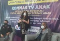 Arist Merdeka
Sirait, Cornelia Aghata Agustinus Sirait dan Sekjen Komnas Anak dalam acara peluncuran KOMNAS TV ANAK [IST]