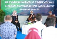 Bupati Banyuwangi Ipuk Fiestiandani, dalam kunjungannya ke BLK Muncar [kmf]