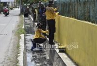 Para taruna Latihan Integrasi Taruna Wreda Nusantara  ke-41 melaksanakan kegiatan renovasi gereja, masjid dan rumah tak layak di Kota Medan [ist]