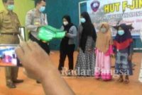 Di Hari Ulang Tahun yang ke 2 tepat tanggal 12 April 2021, Forum Jurnalis Independen Nasional Lumajang (F-JINLU) memberi bantuan sembako kepada lansia dan warga miskin serta beberapa abang becak [IST]