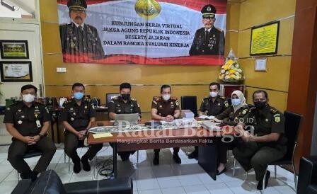 Kejari Lamongan saat melakukan kunker virtual dengan Jaksa Agung RI ST Burhanuddin, Rabu (14/04) [ist]