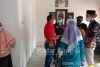 Aparat kepolisian serta team medis bersama Pemdes saat datangi tempat kejadian [IST]