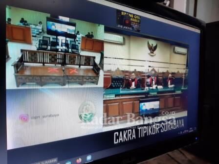 Sidang pembacaan putusan oleh Jaksa Penuntut Umum (JPU) di Pengadilan Negeri Tipikor Surabaya dilakukan secara Online dengan aplikasi Zoom