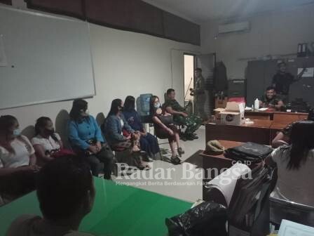 Pramusaji yang terjaring operasi saat di kantor pol pp {IST]